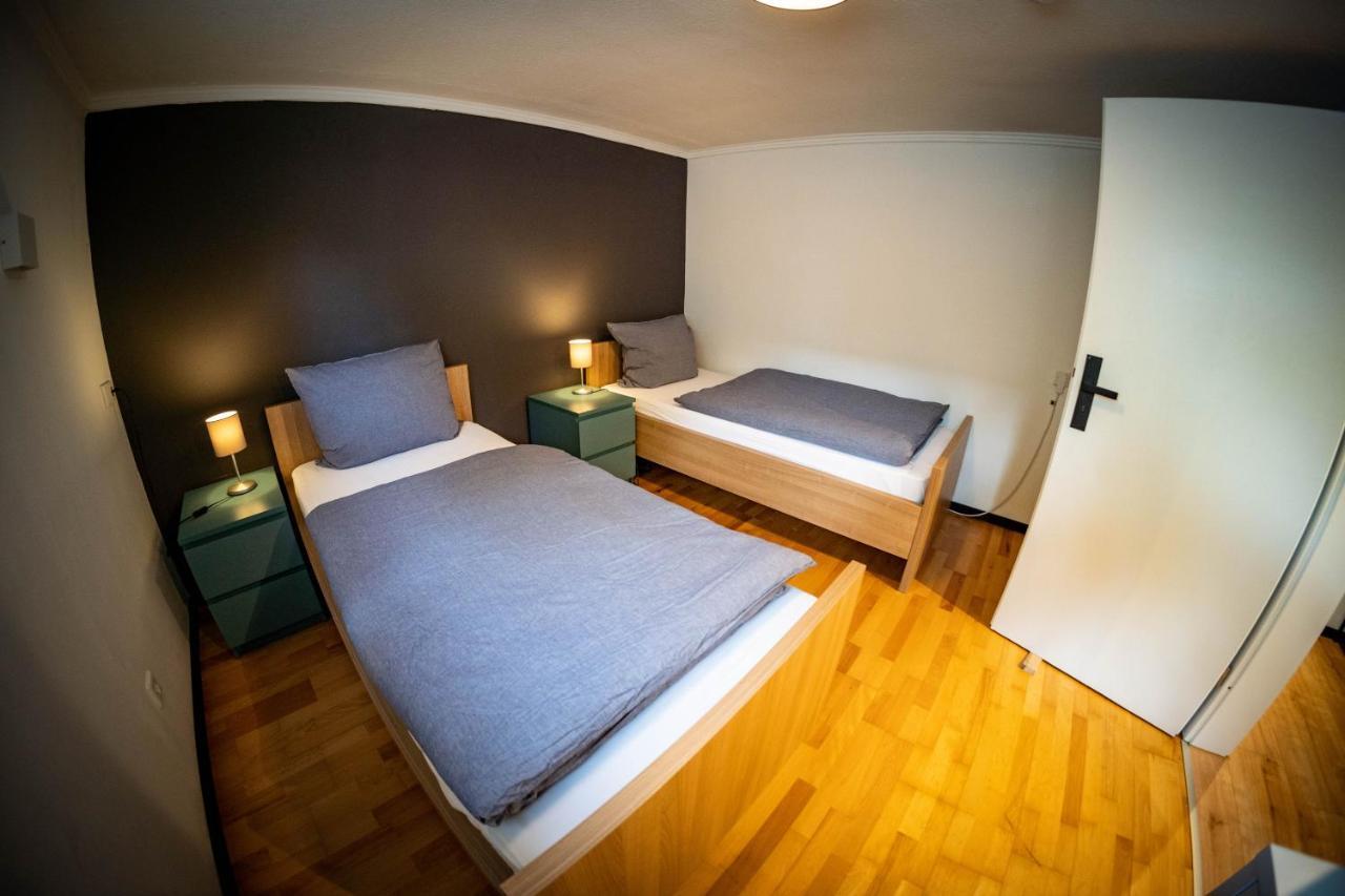 Gemuetliche 2-Zimmer Souterrain Wohnung Düsseldorf Esterno foto