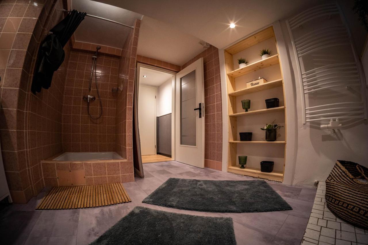 Gemuetliche 2-Zimmer Souterrain Wohnung Düsseldorf Esterno foto